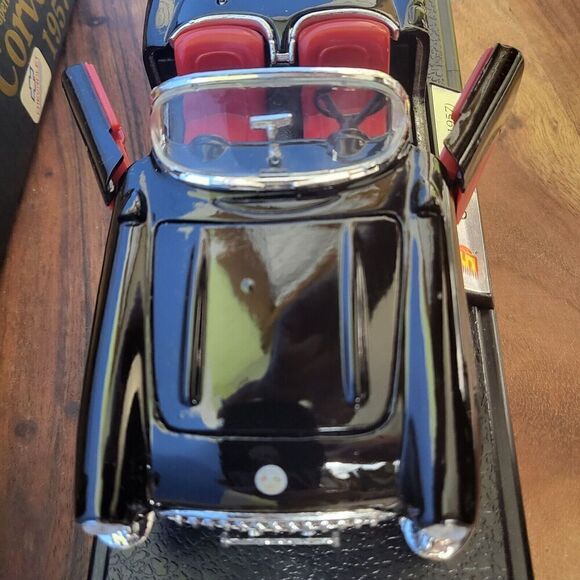 Sunnyside Superior 1957 Chevrolet Black / Red Corvette Model Car 1:24 DieCast - Picture 7 of 16